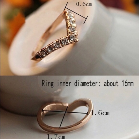 Heart Shaped Crystal Ring - Picture 2 of 3